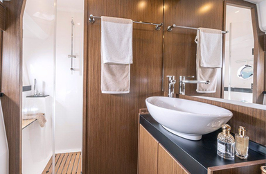 2017 Bavaria Yachts Virtess 420