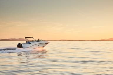 2023 Sea Ray Sun Sport 230 Outboard