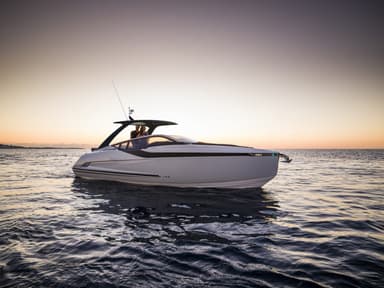 2020 Fairline F-Line 33 Outboard