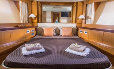 2008 Ferretti Yachts Altura 690