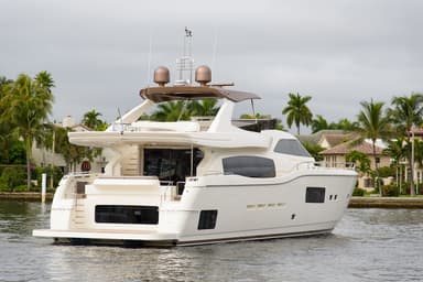2010 Ferretti Yachts Altura 840