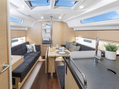 2018 Hanse Yachts 348