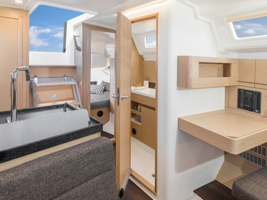 2018 Hanse Yachts 348