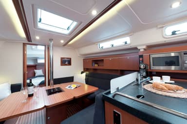2011 Hanse Yachts 385