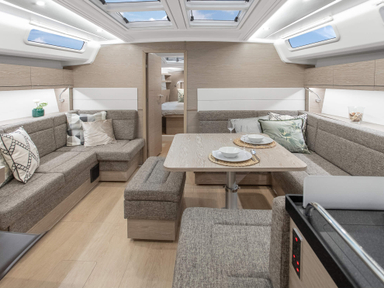 2018 Hanse Yachts 458