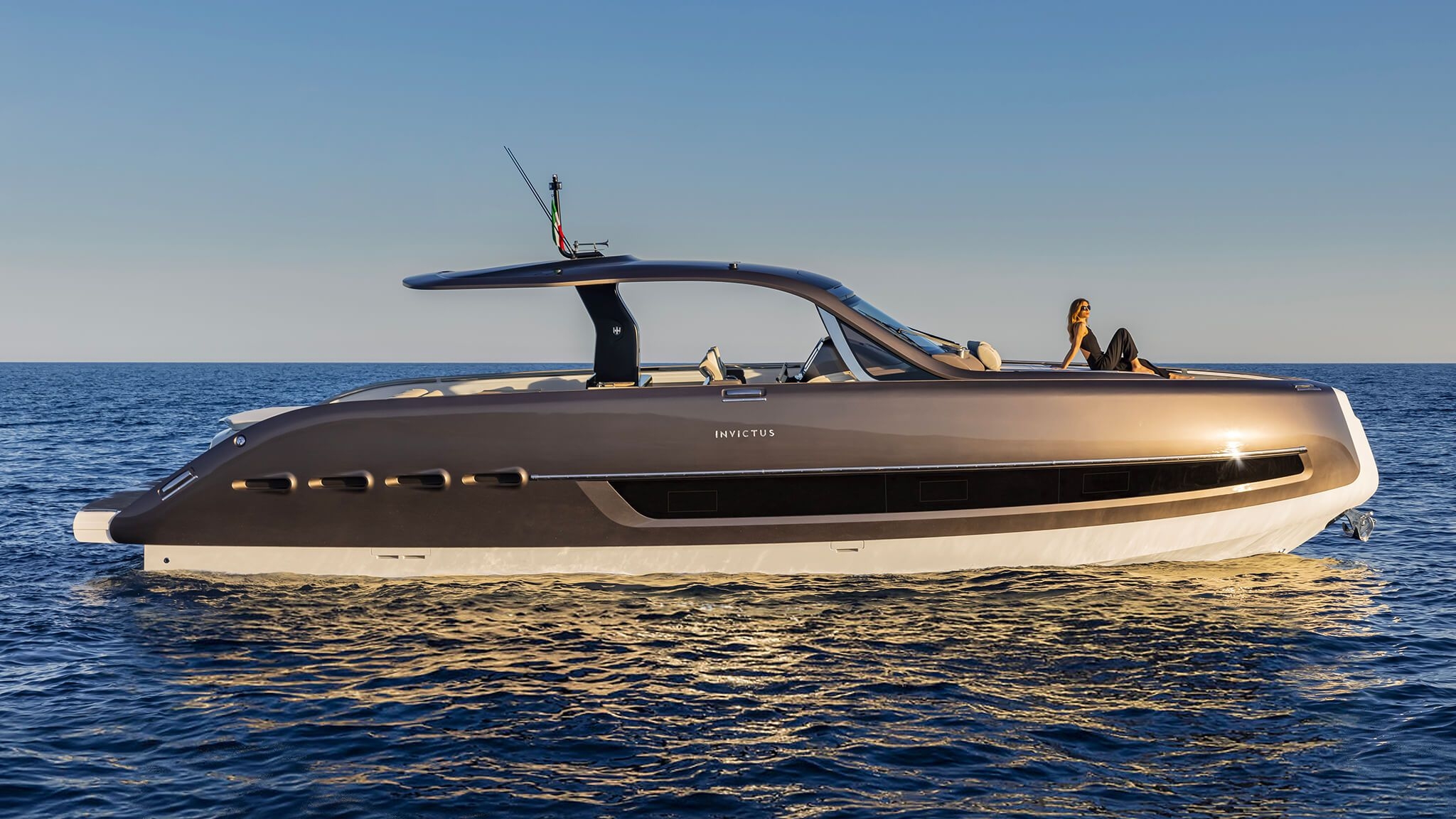 2020 Invictus Yacht TT460