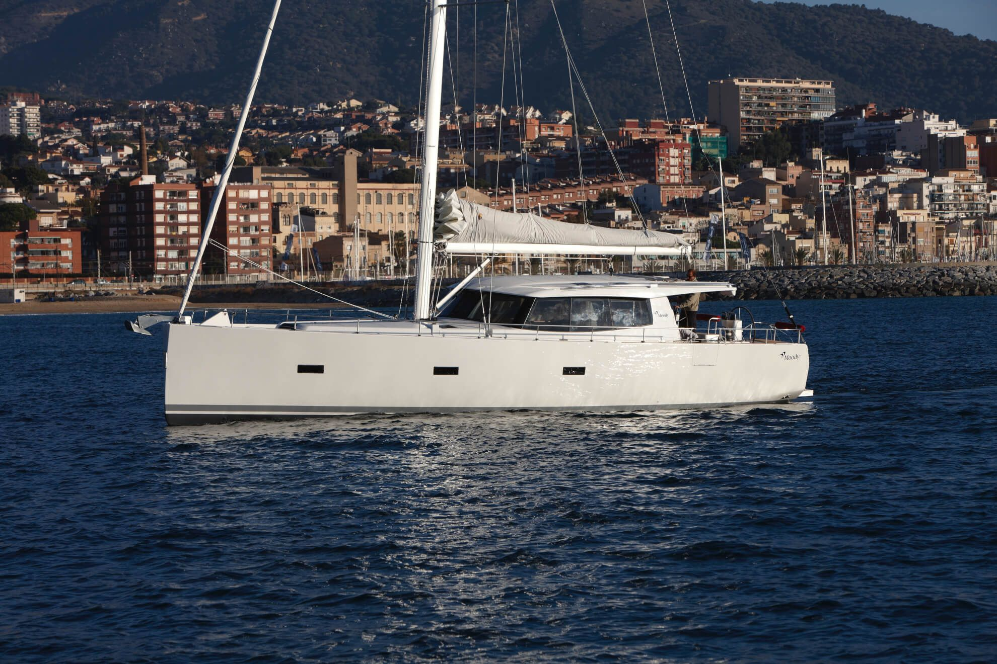 2022 Moody Yachts Decksaloon 45