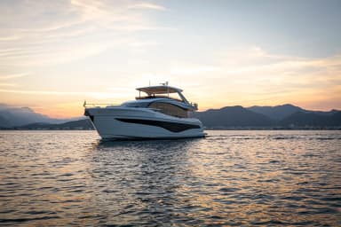 2022 Princess Yachts Y80