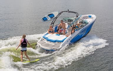 2018 Chaparral Boats H2O Surf