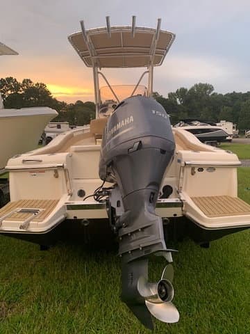 2017 Scout Boats 225 Xsf