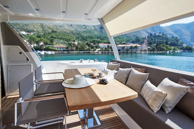 2021 Prestige Yachts PRESTIGE 690