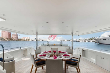 2015 Westport Yachts Westport 112