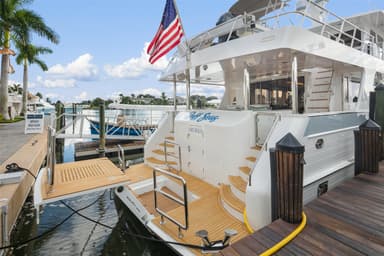 2018 Outer Reef Yachts 860 DBMY- Sky Lounge