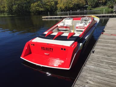 2002 Velocity Powerboats 320