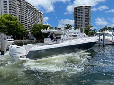 2015 Intrepid Powerboats 400 Cuddy