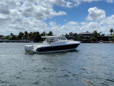 2015 Intrepid Powerboats 400 Cuddy