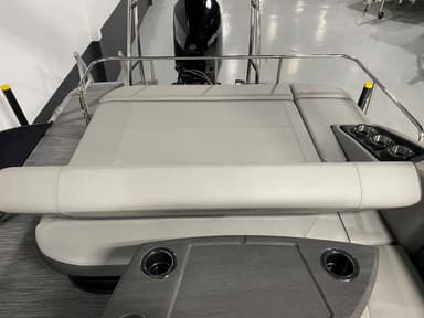 2021 Bennington 23 LSB