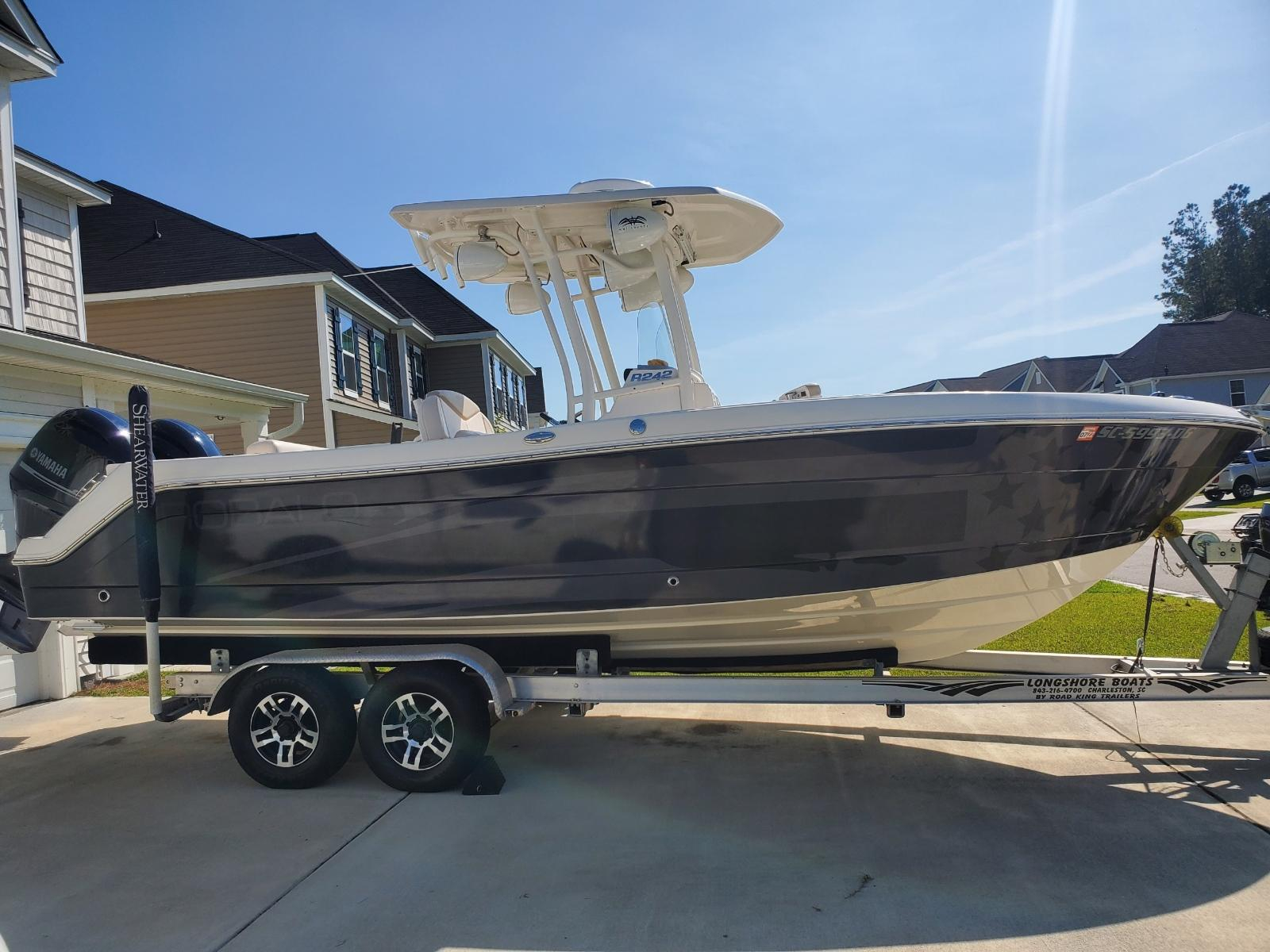 2017 Robalo R242 Center Console