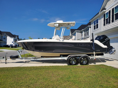 2017 Robalo R242 Center Console