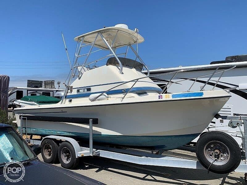 1982 24 Flybridge Sportsfisher