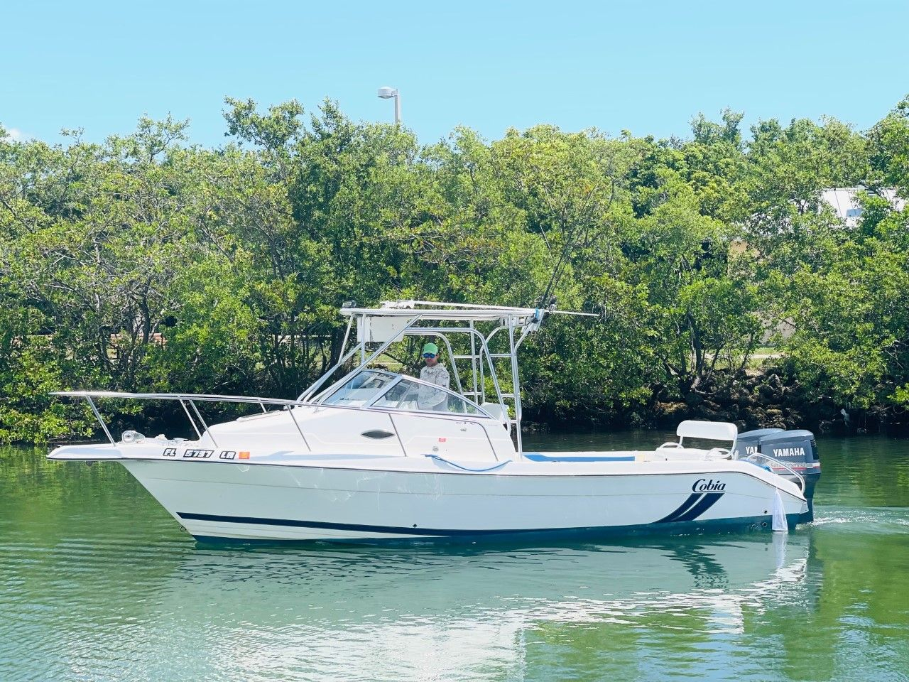 2001 Cobia Boats 270 Walk-Around