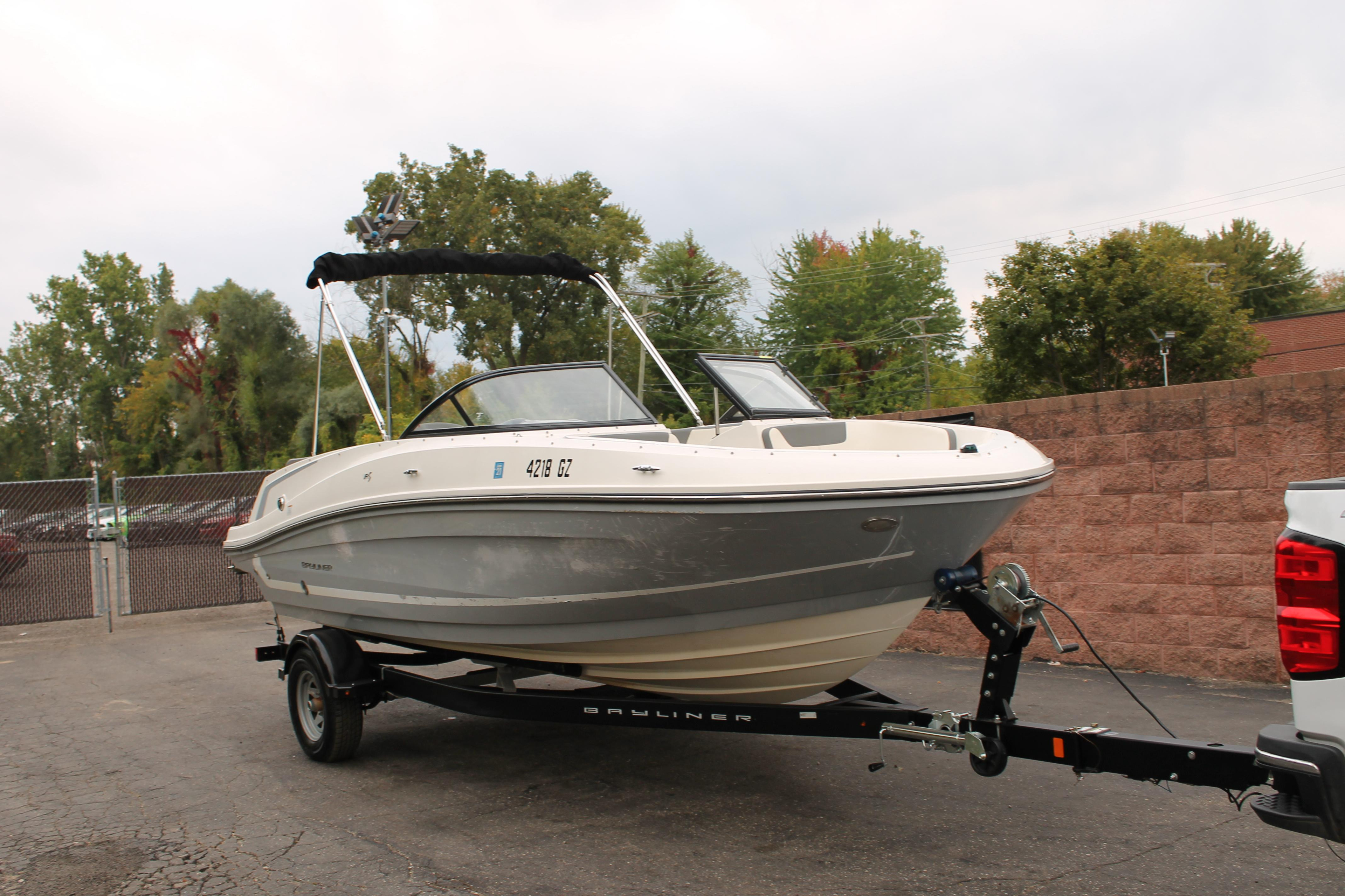 2018 Bayliner VR5 Bowrider I/O