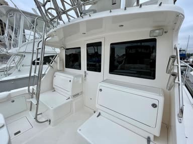 2005 Cabo Yachts Flybridge