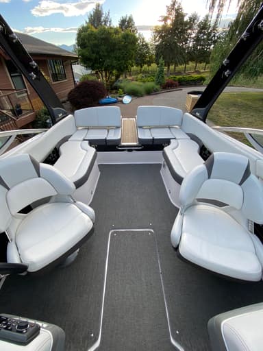 2014 Regal Boats 2300 Bowrider