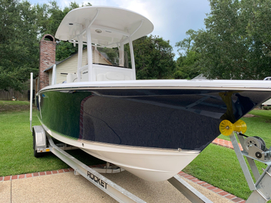 2018 Sea Hunt Ultra 235 SE