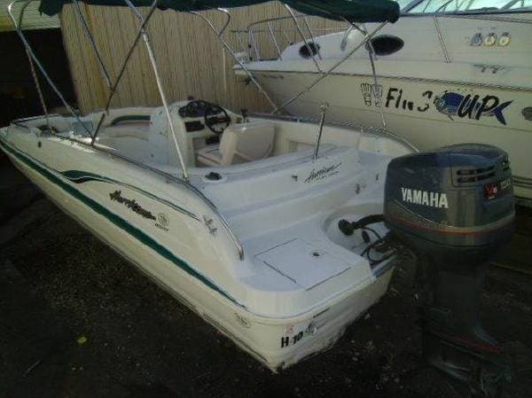1998 Hurricane Boats Fun Deck 232