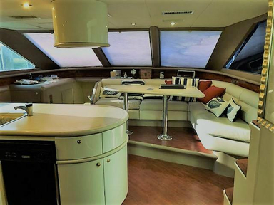 1997 Lazzara Yachts Skylounge