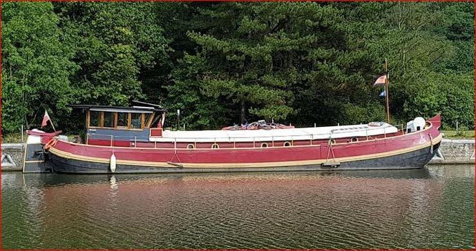 1907 Tjalk Barge 72 (lowered)