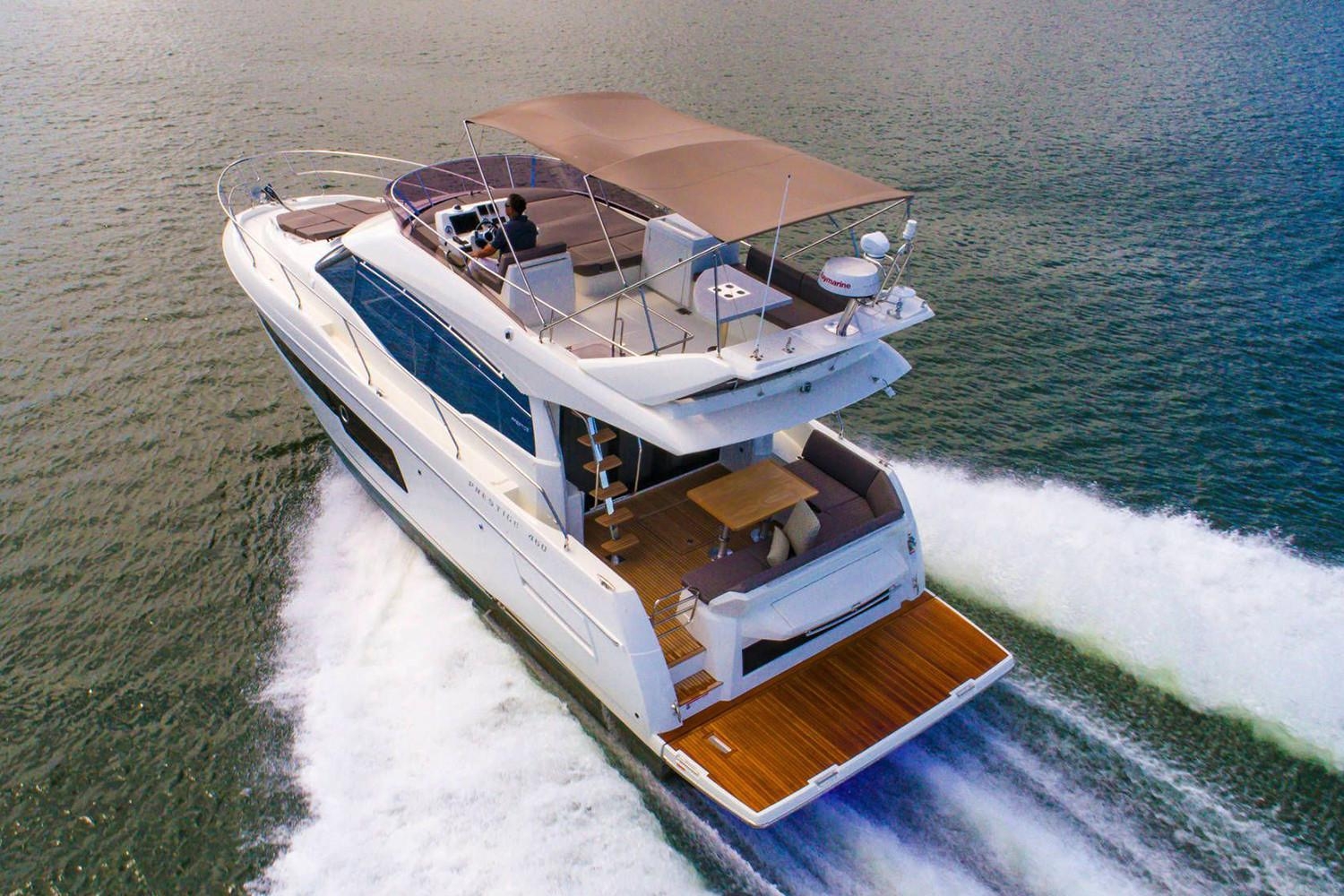 2021 Prestige Yachts 460