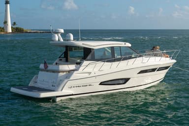 2022 Regal Boats 38 Grande Coupe