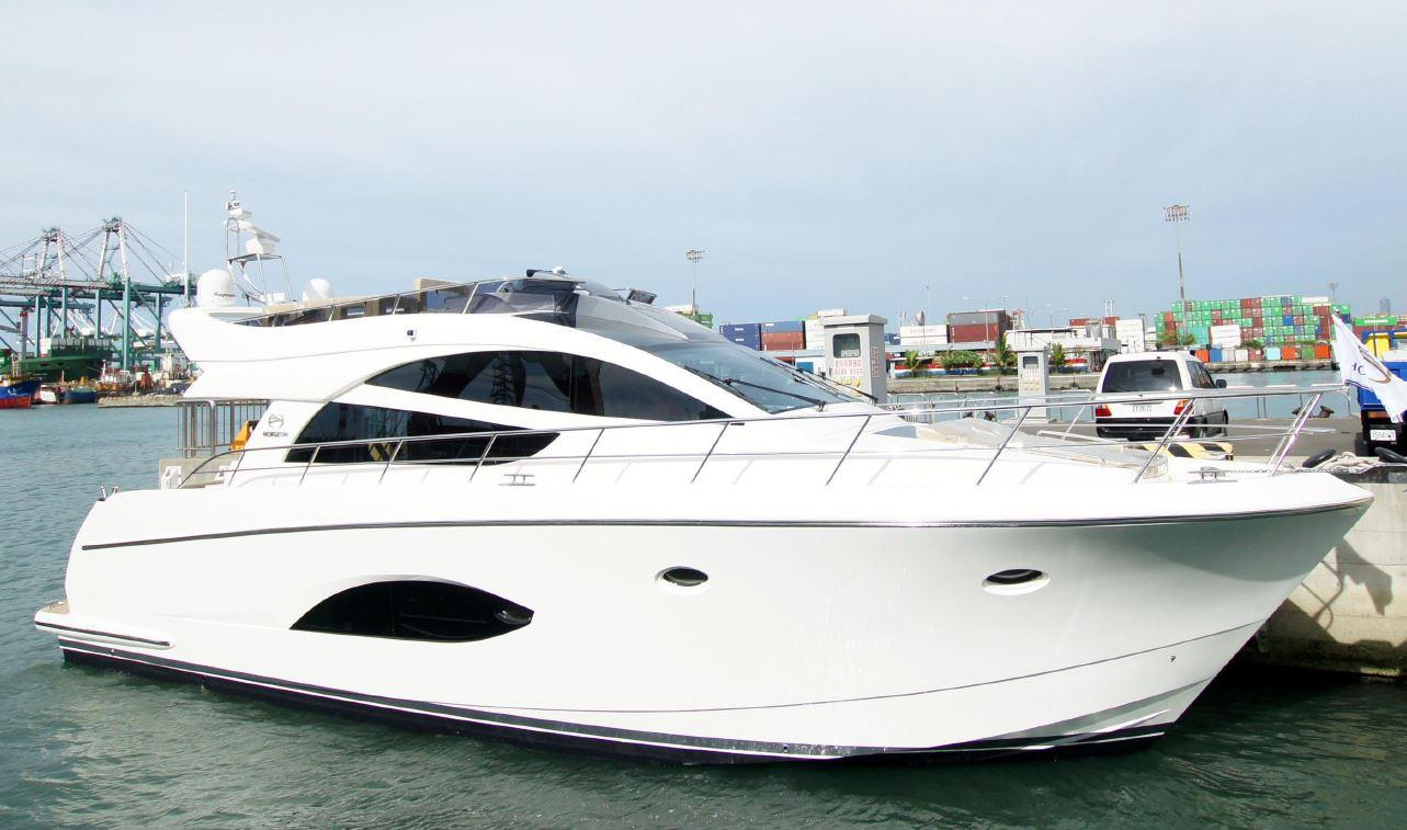 2012 Horizon Yacht E56