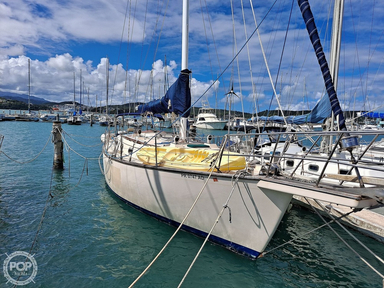 1990 Island Packet Yachts 38