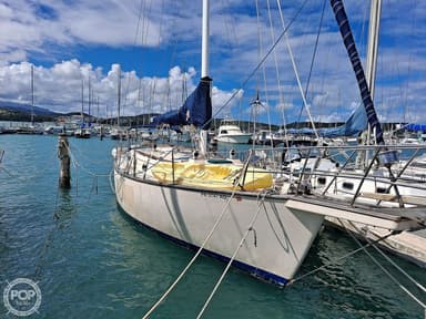1990 Island Packet Yachts 38