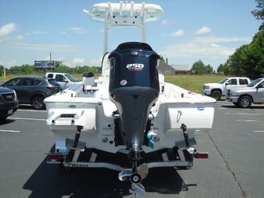 2021 Tidewater Boats 2300 Carolina Bay