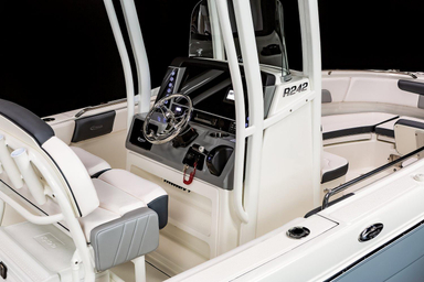 2022 Robalo R242 Explorer