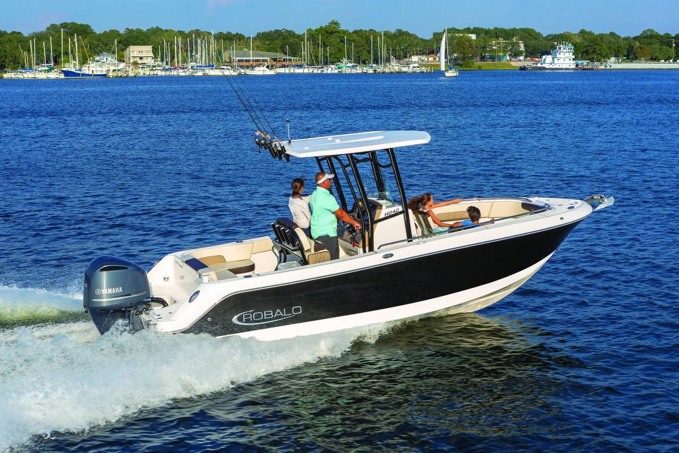 2022 Robalo R242 Explorer