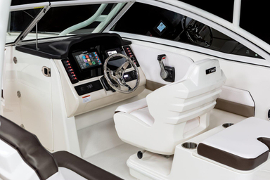 2022 Robalo R247 Dual Console