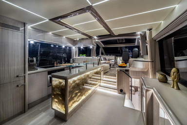 2022 Galeon Yachts 700 Skydeck