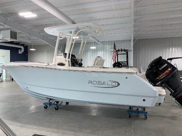 2022 Robalo R230 Center Console