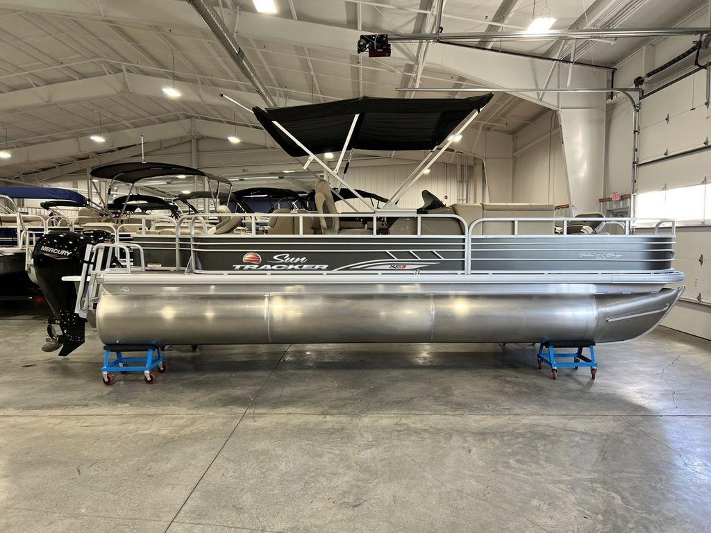 2022 Sun Tracker Fishin' Barge 22 XP3