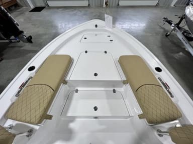 2022 Sportsman Masters 247 Bay Boat