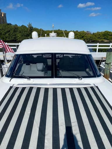 2000 Carver Yachts Trojan 440 Express