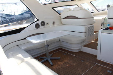 2000 Carver Yachts Trojan 440 Express