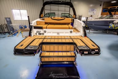 2022 Chaparral Boats 267 SSX Black Edition