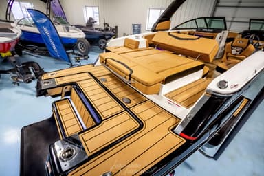 2022 Chaparral Boats 267 SSX Black Edition