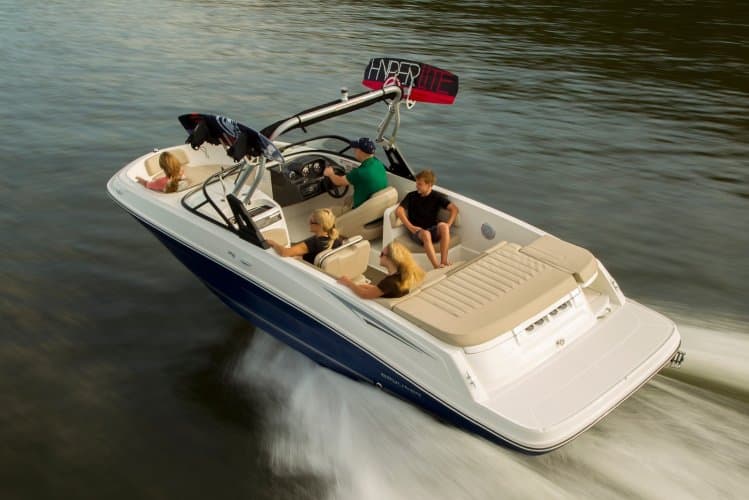 2021 Bayliner VR6 Inboard